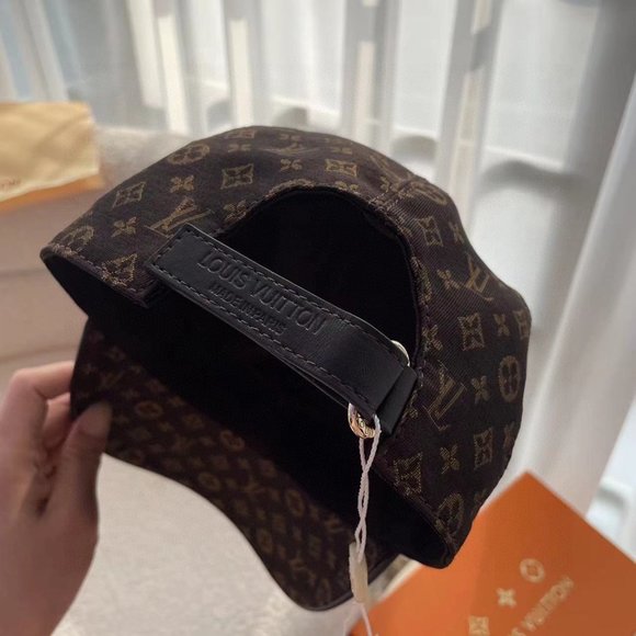 Louis Vuitton\'s new original single baseball cap, presbyopia embroidery